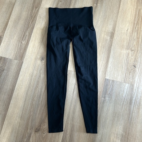 ASSETS by SPANX Seamless Leggings Black Size Large Shapewear Pants - Picture 2 of 12